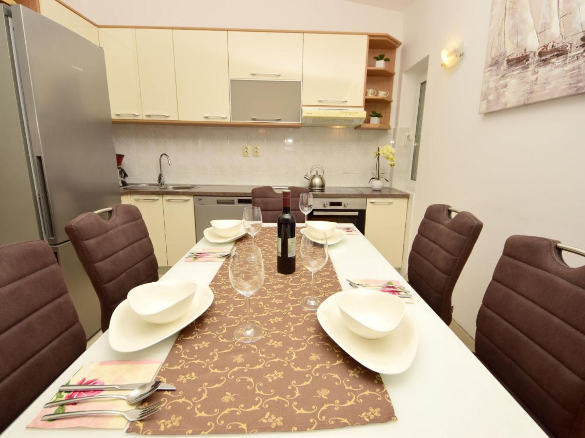 Apartment Mornar-2 By Interhome Трогір Екстер'єр фото